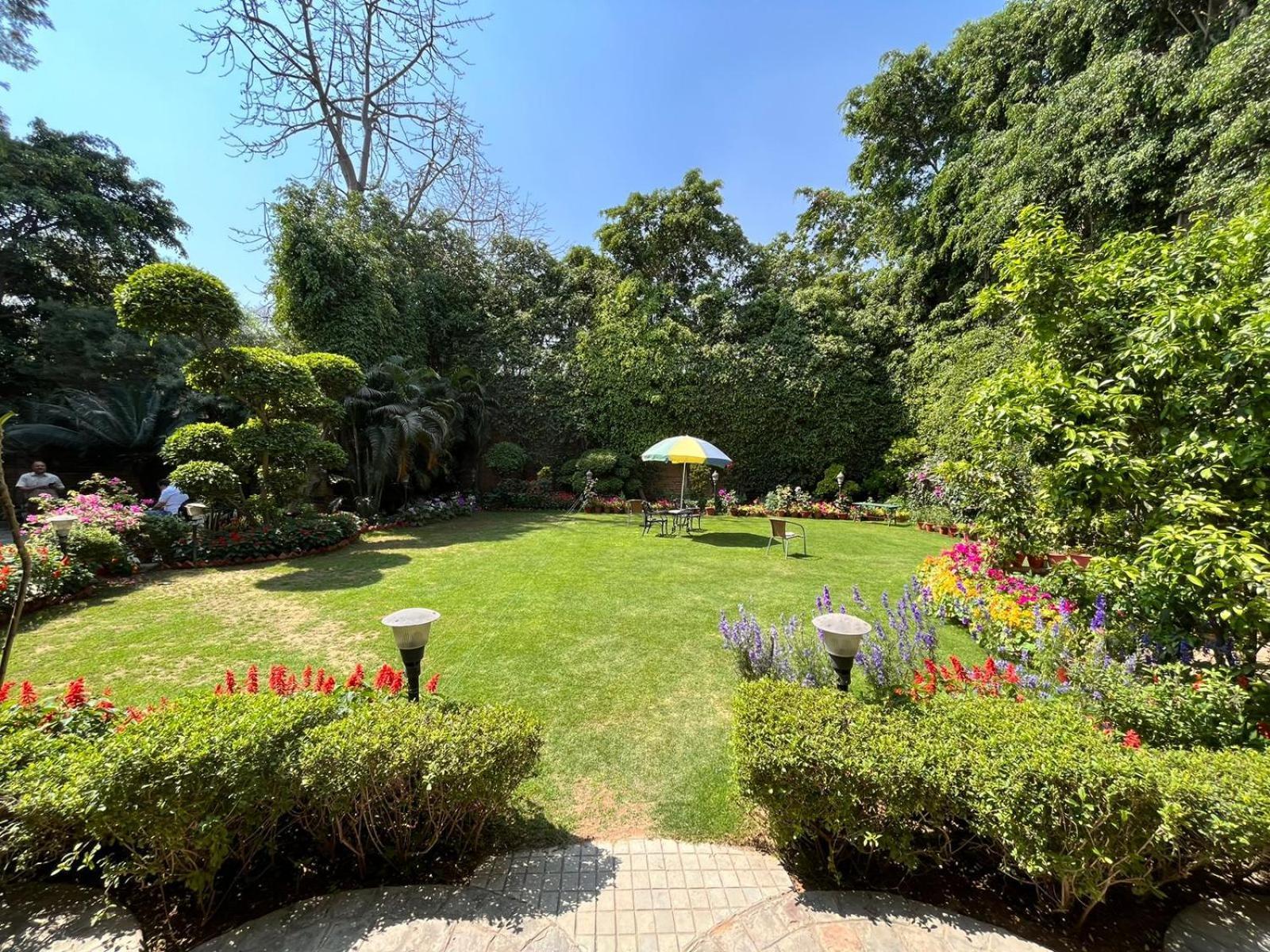 The Estate Villa Új-Delhi Kültér fotó